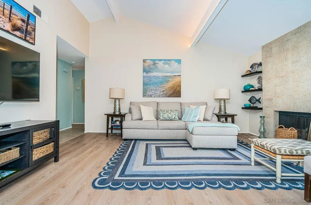 Residential Lease for rent at 901 Caminito Madrigal E, Carlsbad, San Diego County, CA featuring 2 beds and 2 baths