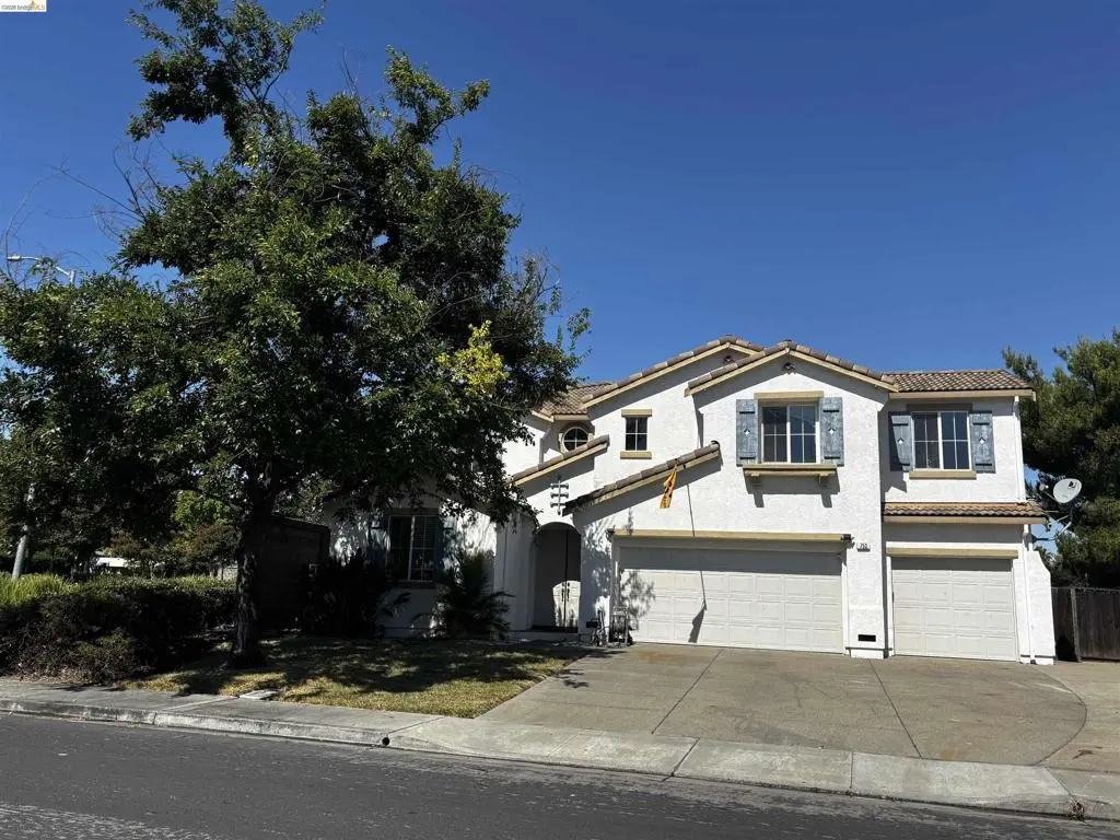 Single Family Residence for sale at 753 Sunshine Ct, Brentwood, CA featuring 4 beds and 3 baths