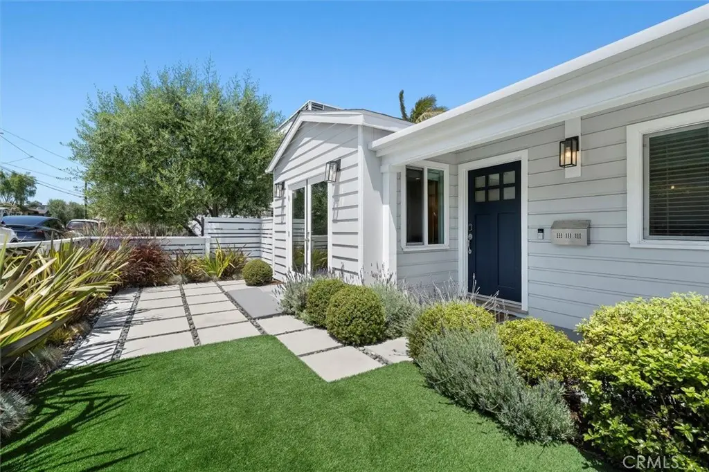 Duplex for sale at 1430 Bonnie Brae, Hermosa Beach, CA featuring 3 beds and 3 baths