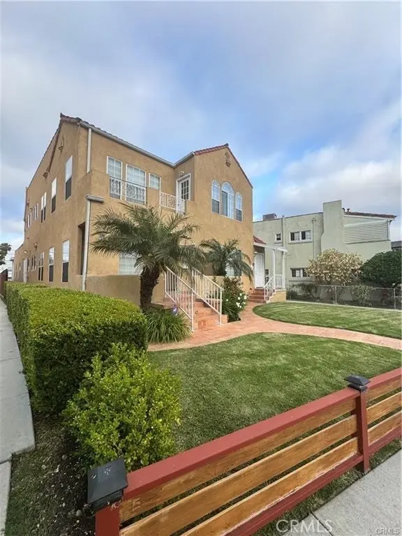 Duplex for rent at 1046 S Citrus Avenue, Los Angeles, CA featuring 2 beds and 1 bath