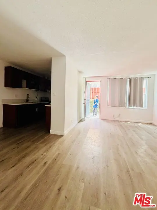 Residential Lease for rent at 4848 Elmwood Avenue Unit 3, Los Angeles, Los Angeles County, CA featuring 1 bed and 1 bath