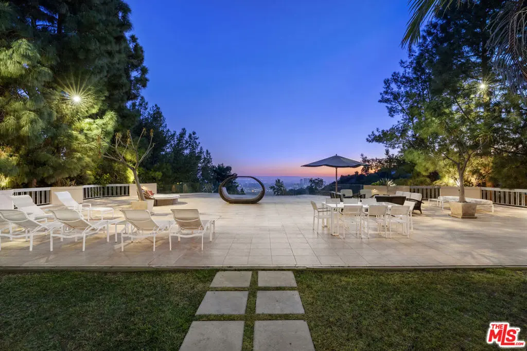 Residential Lease for rent at 510 Leslie Lane A, Beverly Hills, Los Angeles County, CA featuring 3 beds and 3 baths