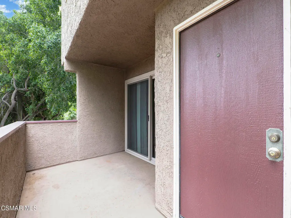 Condominium for sale at 2162 Euclid Avenue, Camarillo, CA featuring 2 beds and 3 baths