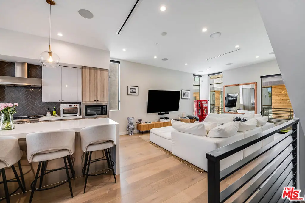 4425 Studio Place, Studio City, CA — listing photo 1
