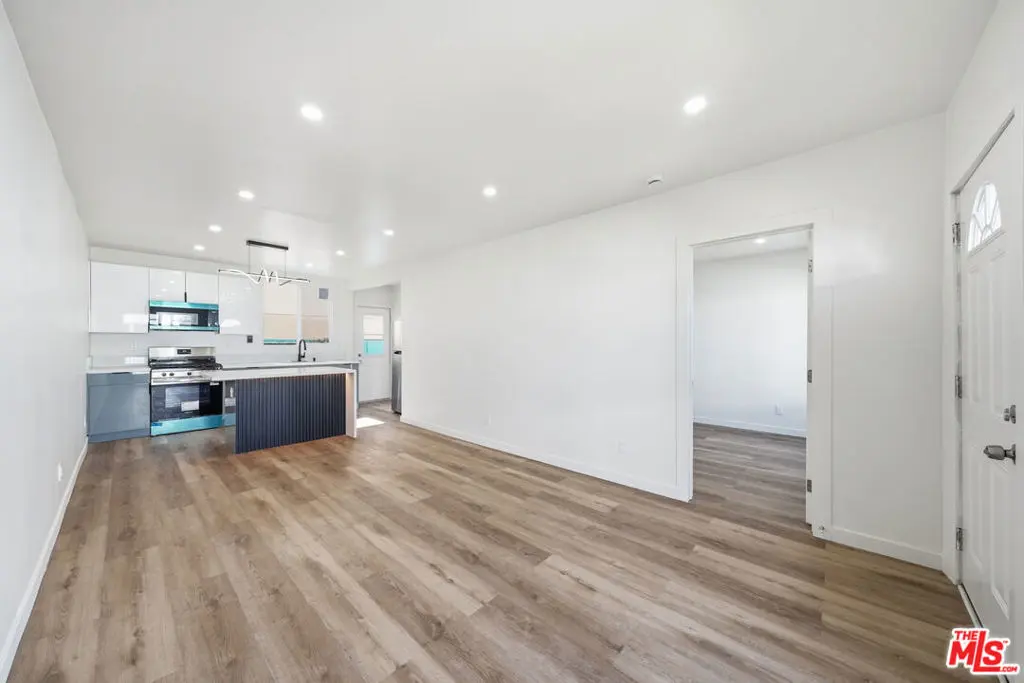 Condominium for rent at 3020 W 12th Street 3030, Los Angeles, CA featuring 1 bed and 1 bath