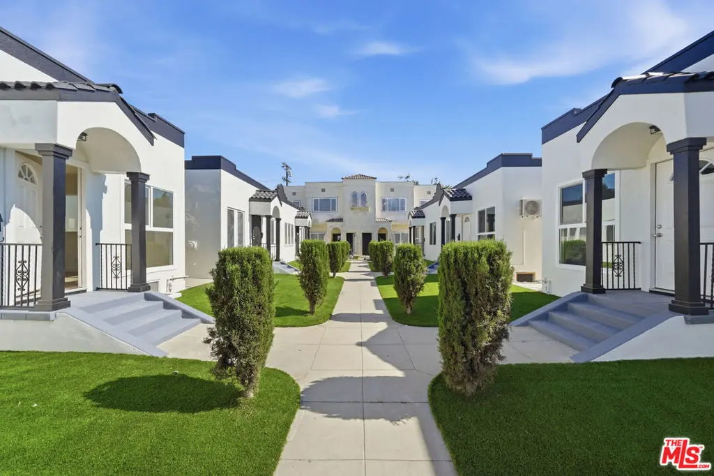 Residential Lease for rent at 3020 W 12th Street 3020 1/2, Los Angeles, Los Angeles County, CA featuring 1 bed and 1 bath