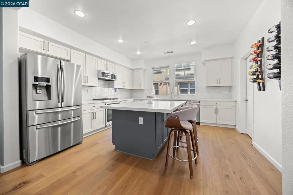 Condominium for sale at 1147 Martin Luther King Dr, Hayward, CA featuring 3 beds and 3 baths