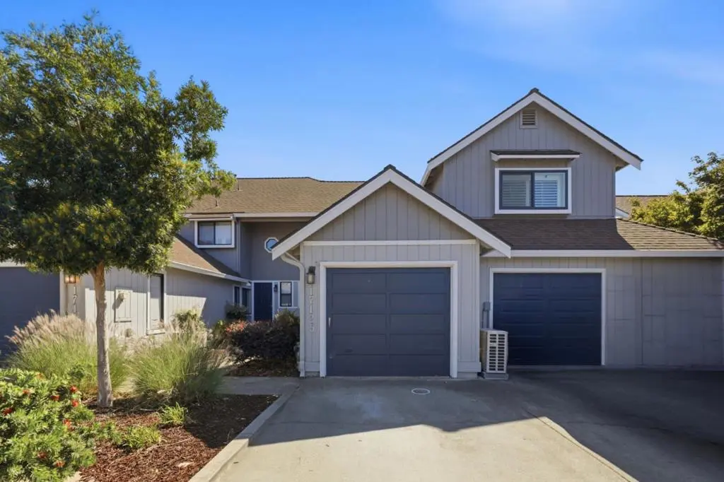 Townhouse for rent at 17125 Creekside Circle, Morgan Hill, CA featuring 2 beds and 3 baths