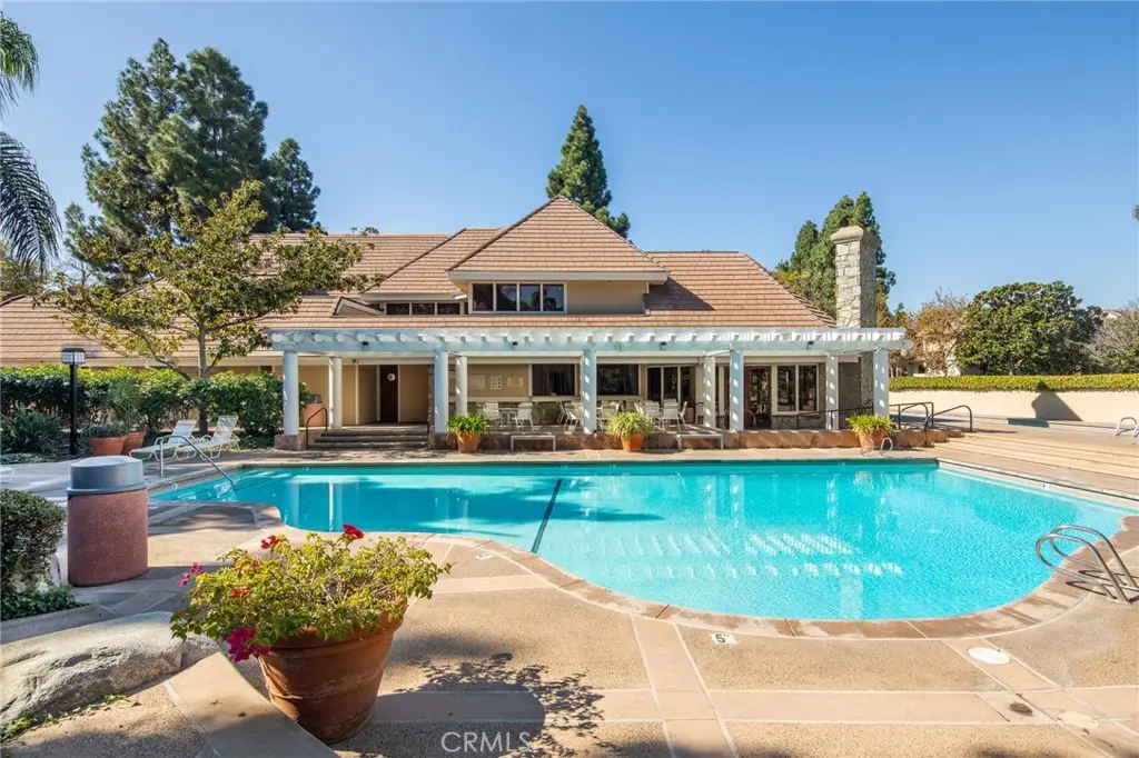 Townhouse for rent at 2595 Plaza Del Amo 413, Torrance, CA featuring 2 beds and 3 baths