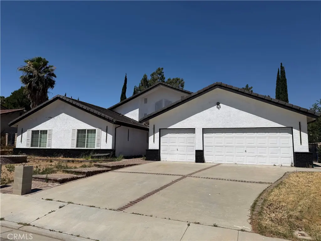 Single Family Residence for rent at 41527 Myrtle, Palmdale, CA featuring 4 beds and 2 baths