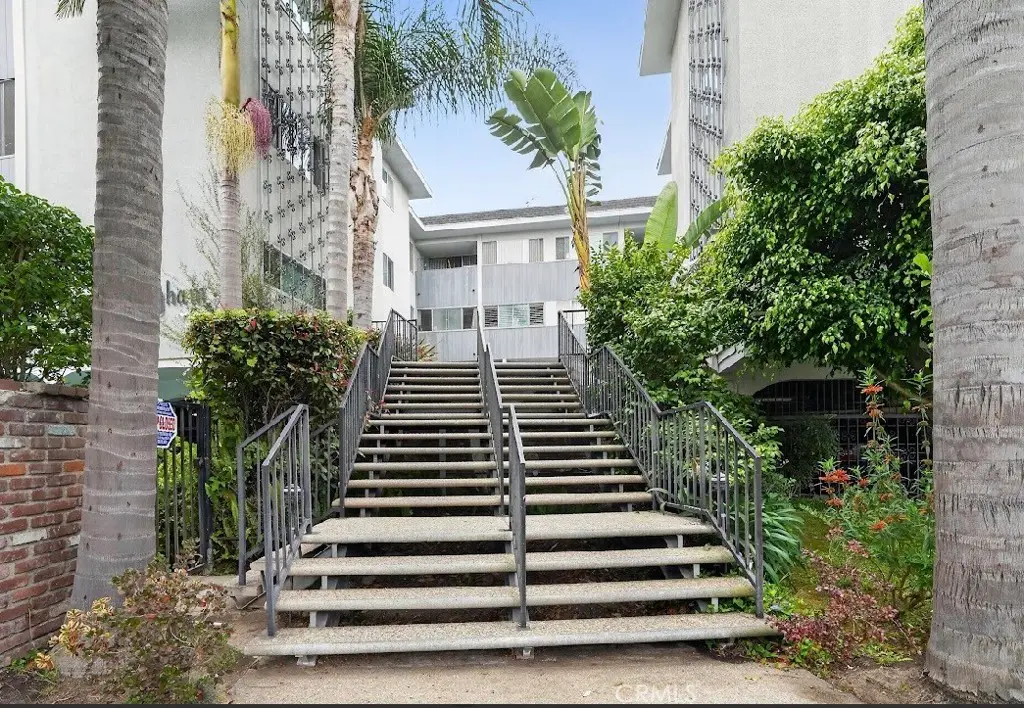 Condominium for sale at 6150 Buckingham Parkway 110, Culver City, CA featuring 2 beds and 2 baths