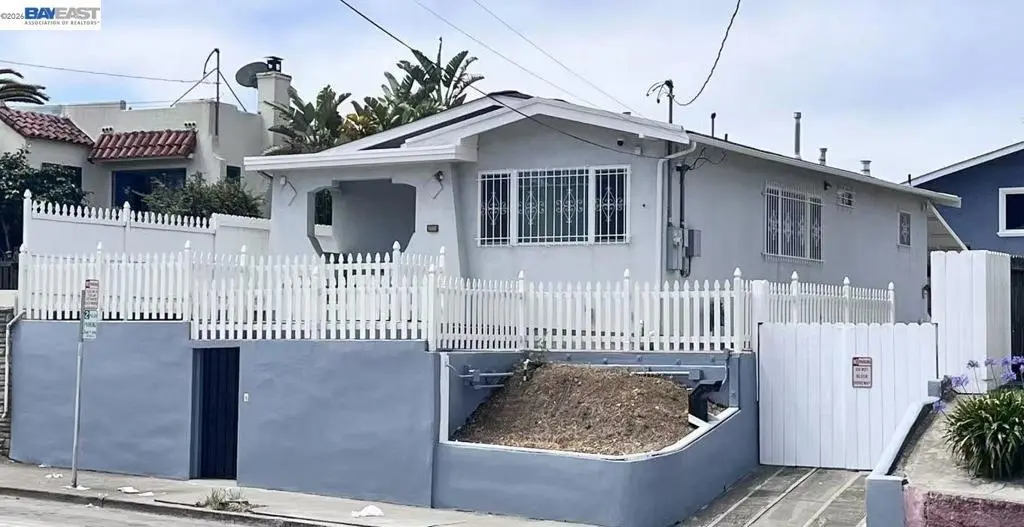 Single Family Residence for sale at 3325 Macarthur Blvd, Oakland, CA featuring 2 beds and 2 baths