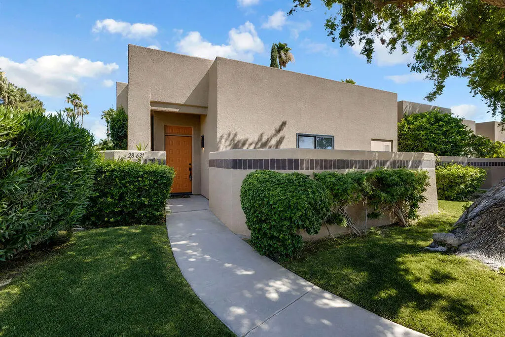 Residential Lease for rent at 28631 E Portales Drive, Cathedral City, Riverside County, CA featuring 2 beds and 2 baths