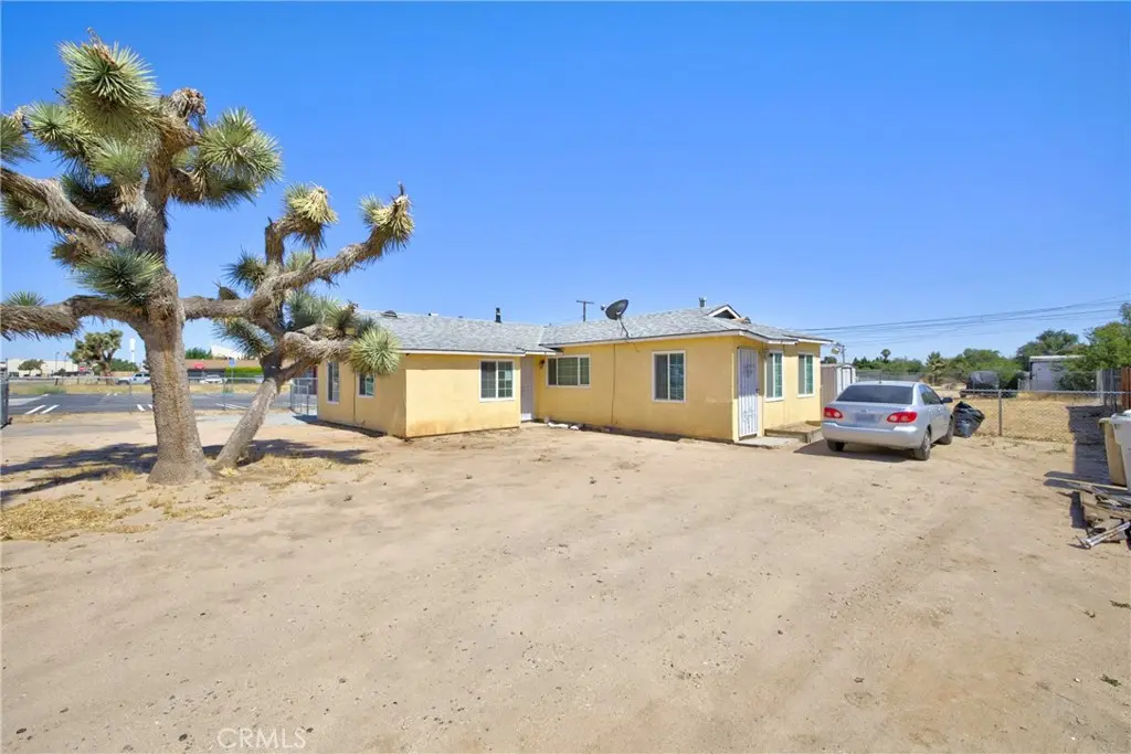 Residential Lease for rent at 15990 Yucca Street B, Hesperia, San Bernardino County, CA featuring 2 beds and 1 bath