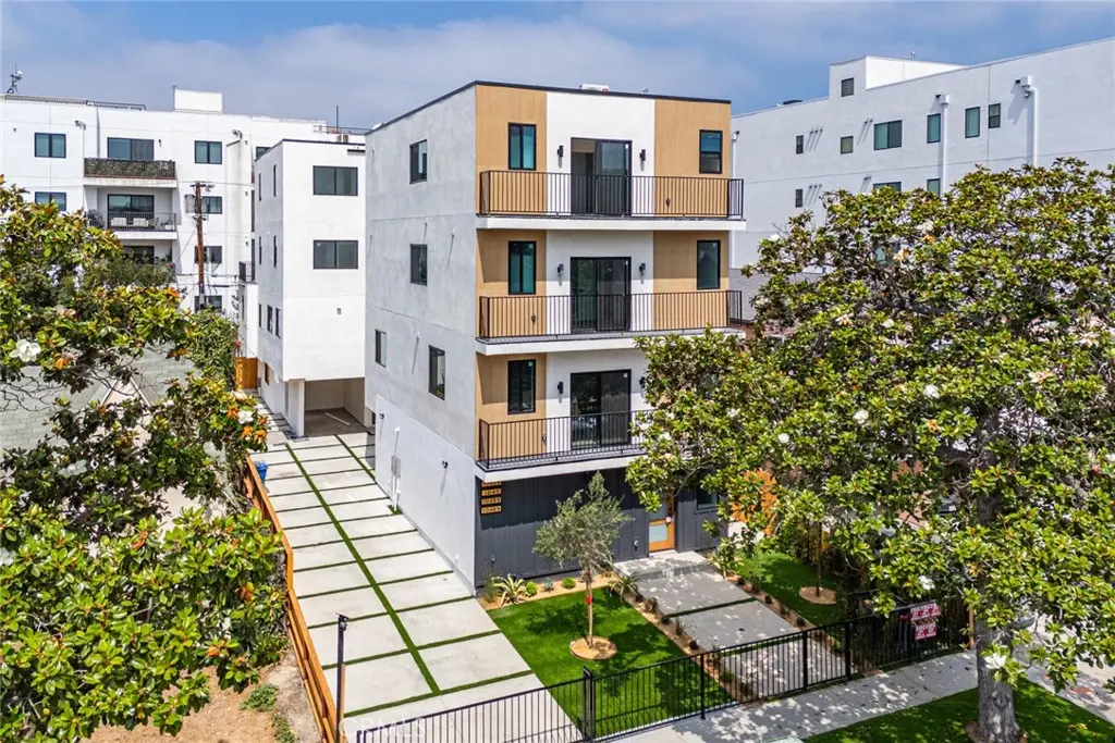 Residential Lease for rent at 1063 S Corning Street, Los Angeles, Los Angeles County, CA featuring 4 beds and 5 baths
