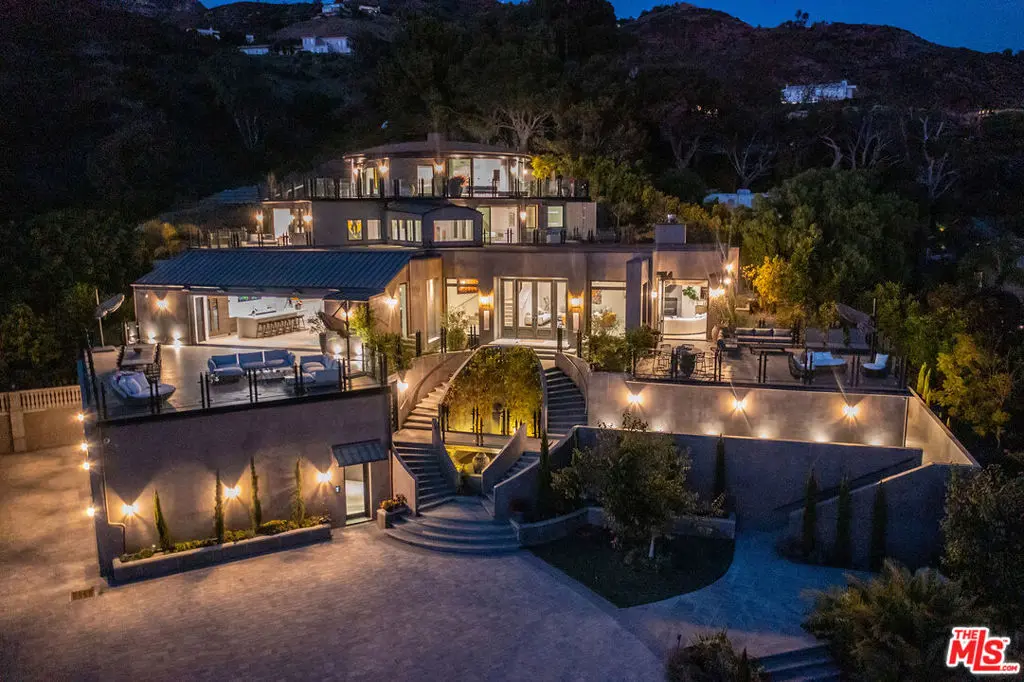 Residential Lease for rent at 31555 Pacific Coast Highway, Malibu, Los Angeles County, CA featuring 7 beds and 13 baths