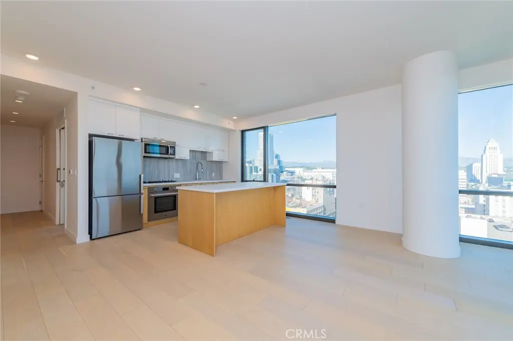 Residential Lease for rent at 400 S Broadway S 1203, Los Angeles, Los Angeles County, CA featuring 2 beds and 2 baths