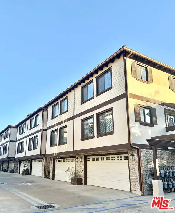 Residential Lease for rent at 5250 Chesebro Road, Agoura Hills, Los Angeles County, CA featuring 3 beds and 3 baths