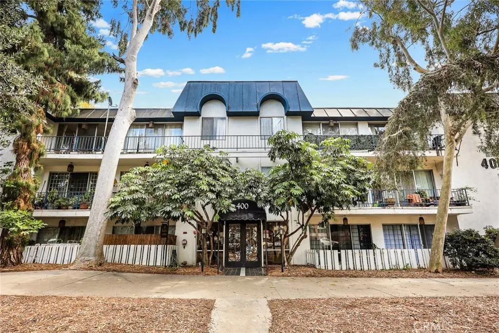 Condominium for sale at 400 S La Fayette Park 213, Los Angeles, CA featuring 1 bed and 2 baths