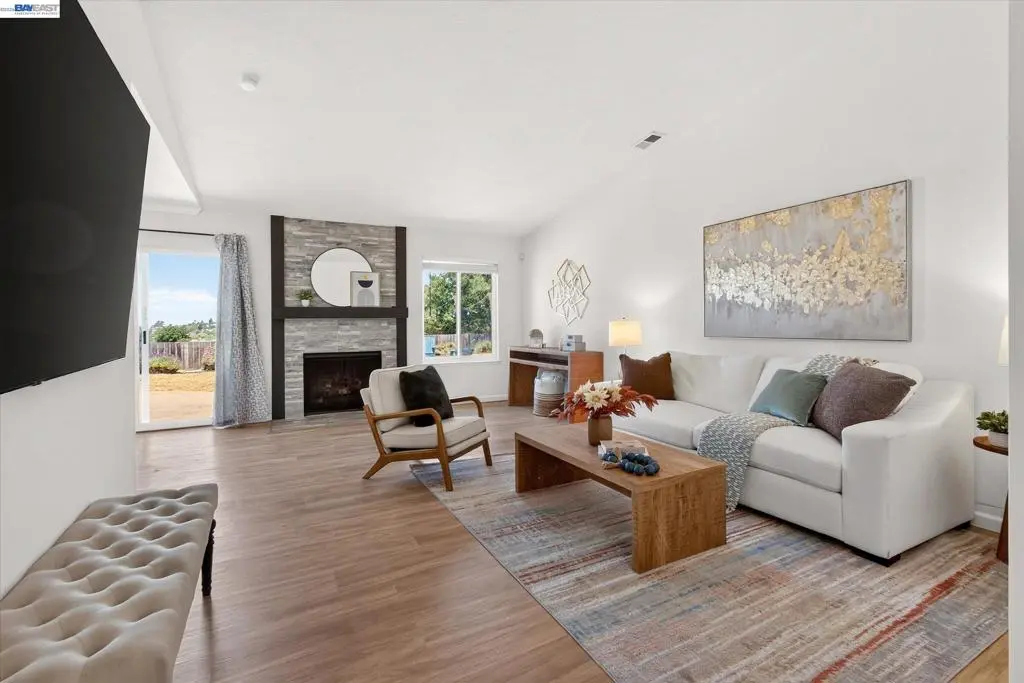 Single Family Residence for sale at 295 Iris Rd, Hercules, CA featuring 3 beds and 2 baths