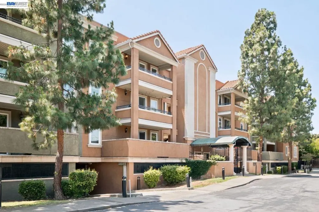 401 S Norfolk St 301, San Mateo, CA — listing photo 1