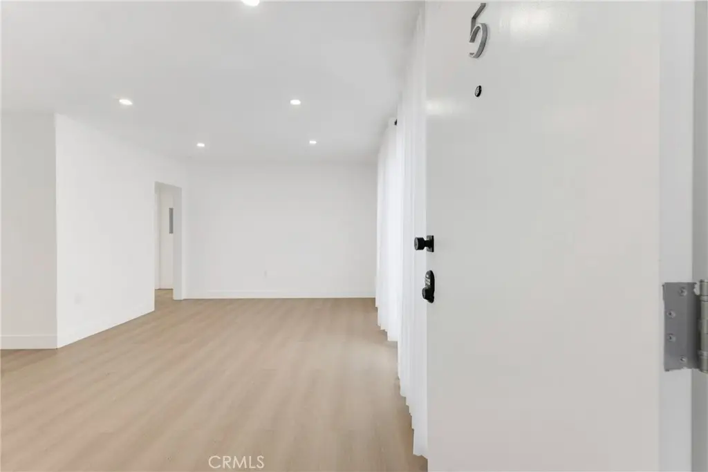 Residential Lease for rent at 6300 Orange Street 5, Los Angeles, Los Angeles County, CA featuring 2 beds and 1 bath