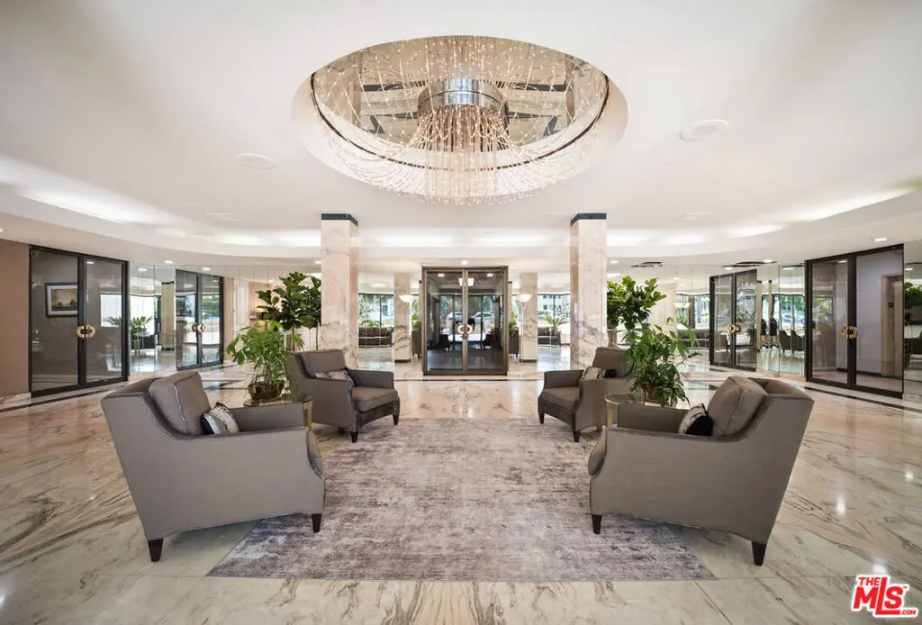 Condominium for sale at 325 N Oakhurst Drive 405, Beverly Hills, CA featuring 2 beds and 3 baths