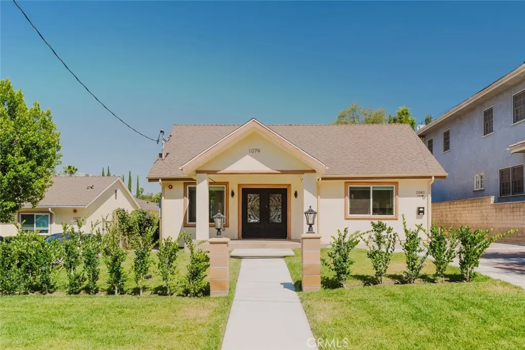Single Family Residence for rent at 1079 E Elmwood, Burbank, CA featuring 3 beds and 4 baths