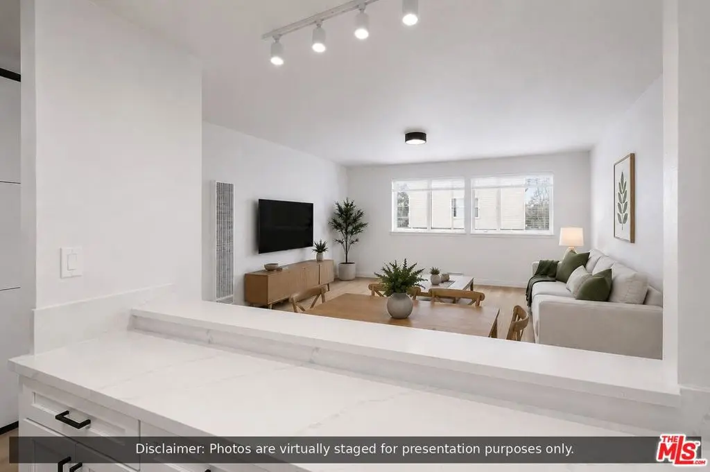 Condominium for rent at 1337 S Hoover Street 1433 # 6, Los Angeles, CA featuring 2 beds and 1 bath