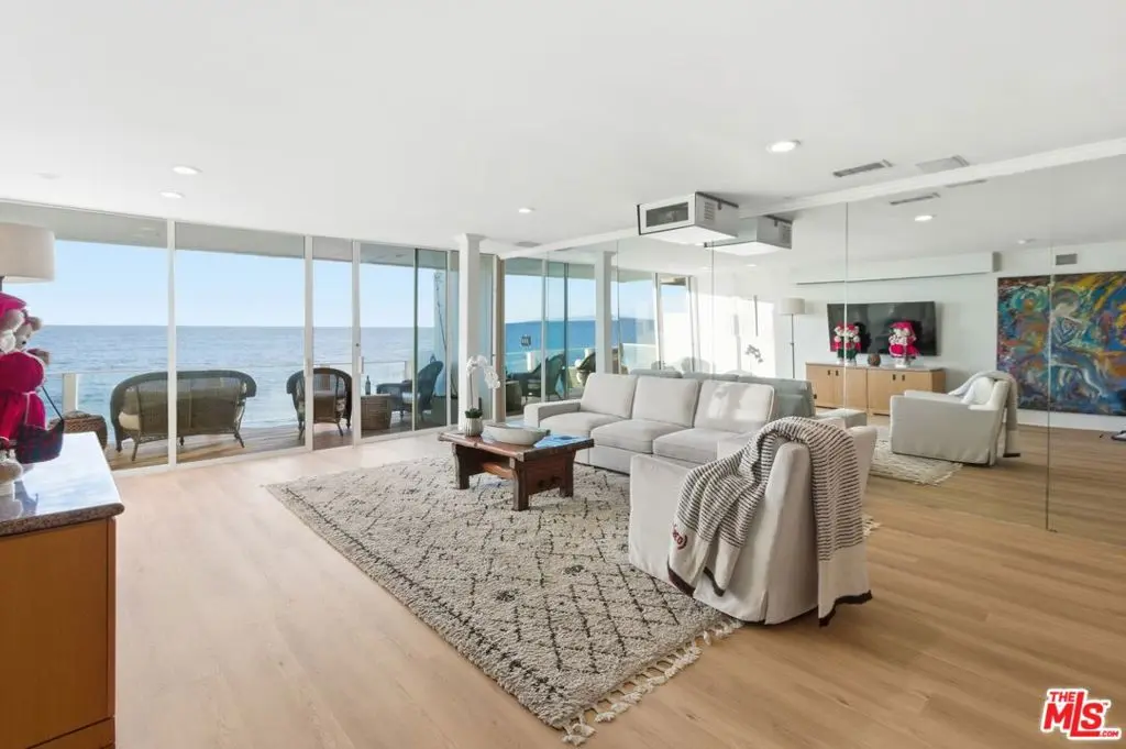Single Family Residence for rent at 20456 Pacific Coast Highway, Malibu, CA featuring 3 beds and 3 baths