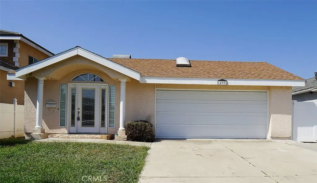 Single Family Residence for rent at 14925 Laurelgrove Circle, Irvine, CA featuring 3 beds and 2 baths