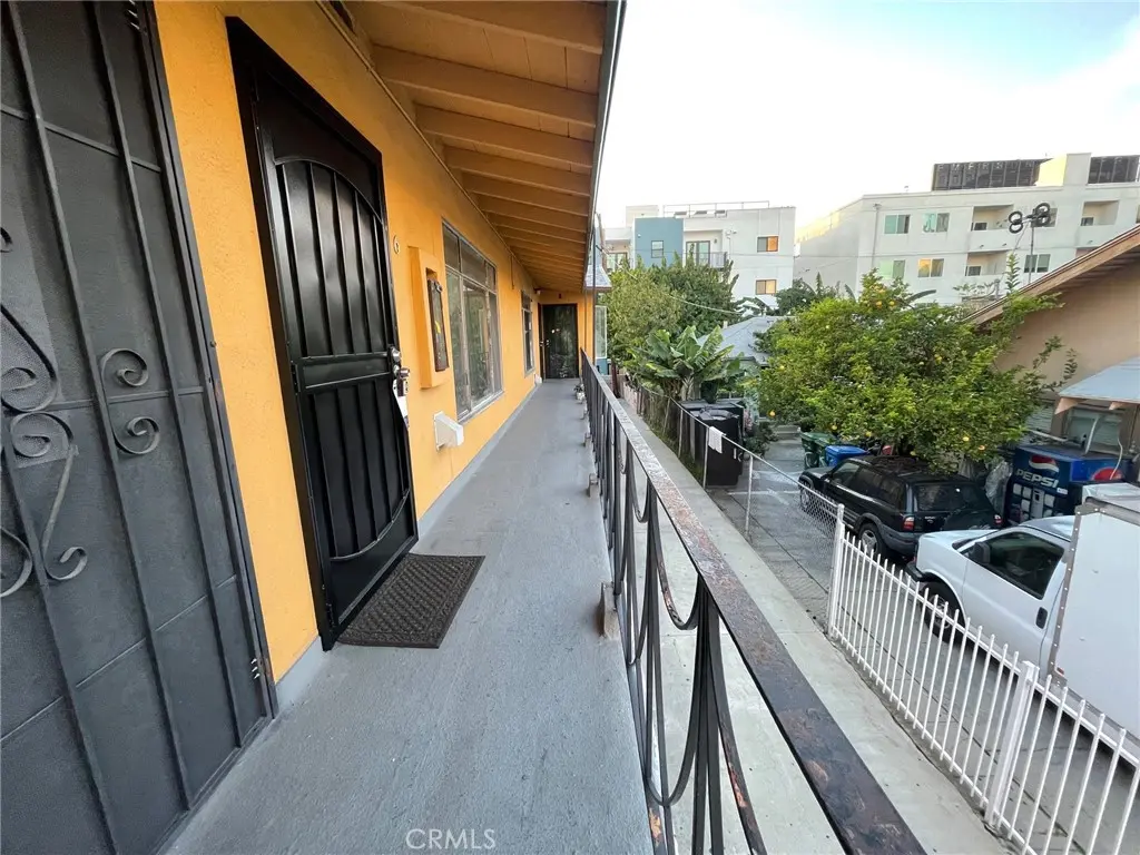 1433 N Bronson Avenue 6, Hollywood, CA — listing photo 1