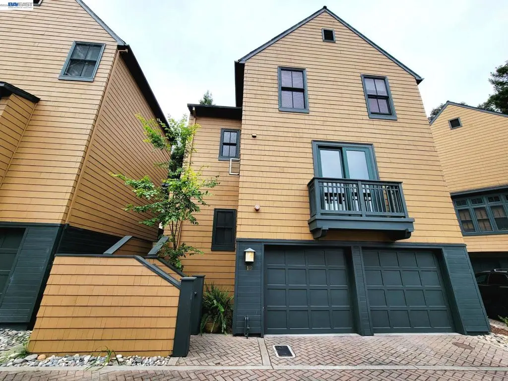 Single Family Residence for sale at 19 Edgewood Pl, Belmont, CA featuring 3 beds and 3 baths
