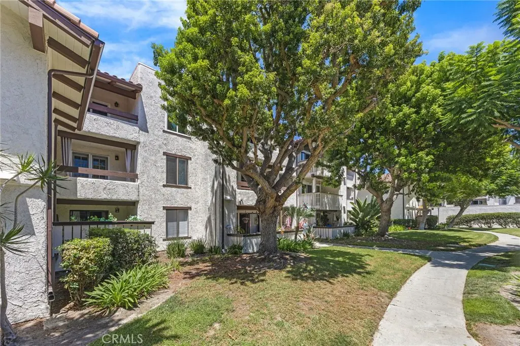 21372 Brookhurst 234, Huntington Beach, CA — listing photo 1