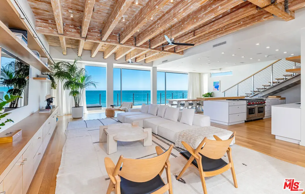 Residential Lease for rent at 25160 Malibu Road, Malibu, Los Angeles County, CA featuring 4 beds and 5 baths