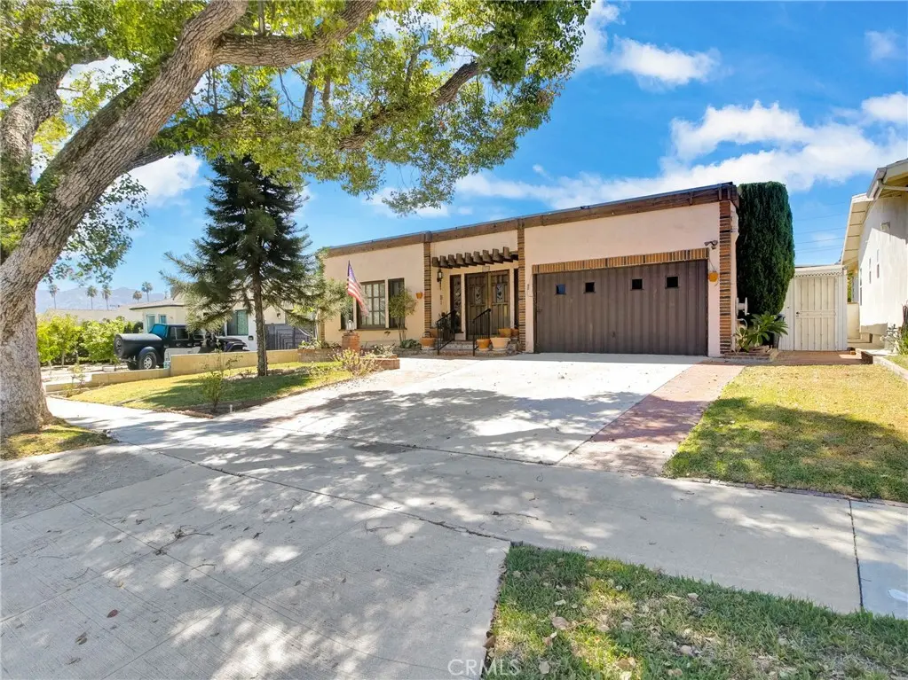Single Family Residence for sale at 1221 Idlewood, Glendale, CA featuring 3 beds and 2 baths
