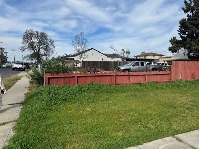 Single Family Residence for sale at 322 Poplar Avenue, Manteca, CA featuring 2 beds and 1 bath