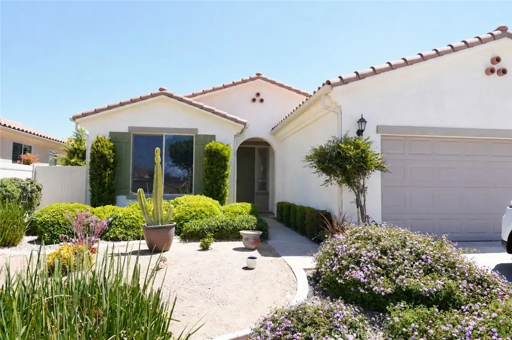 Single Family Residence for sale at 5077 Paseo Famosa, Hemet, CA featuring 2 beds and 2 baths