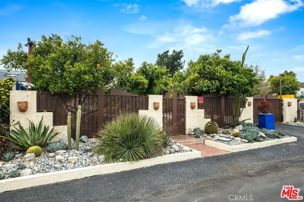 6033 Fulcher, North Hollywood, CA — listing photo 1