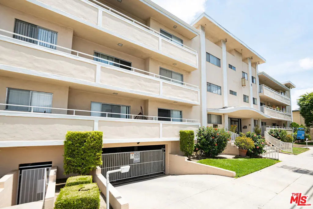 5150 Yarmouth Avenue, Encino, CA — listing photo 1
