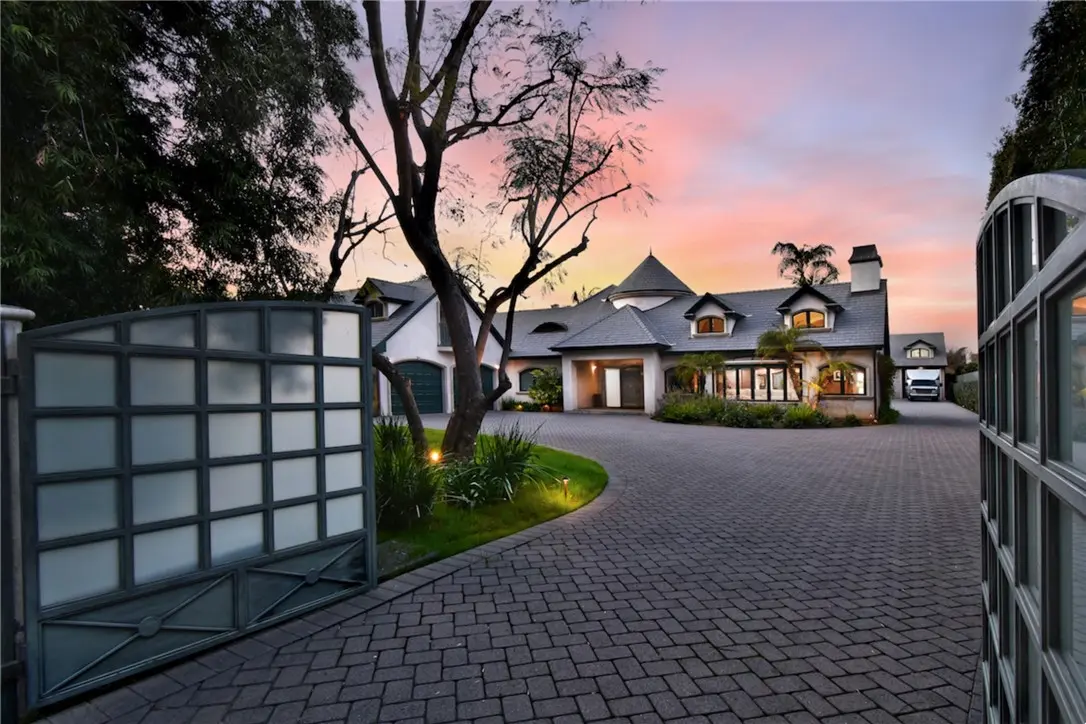 13157 Chandler Boulevard, Sherman Oaks, CA — listing photo 1