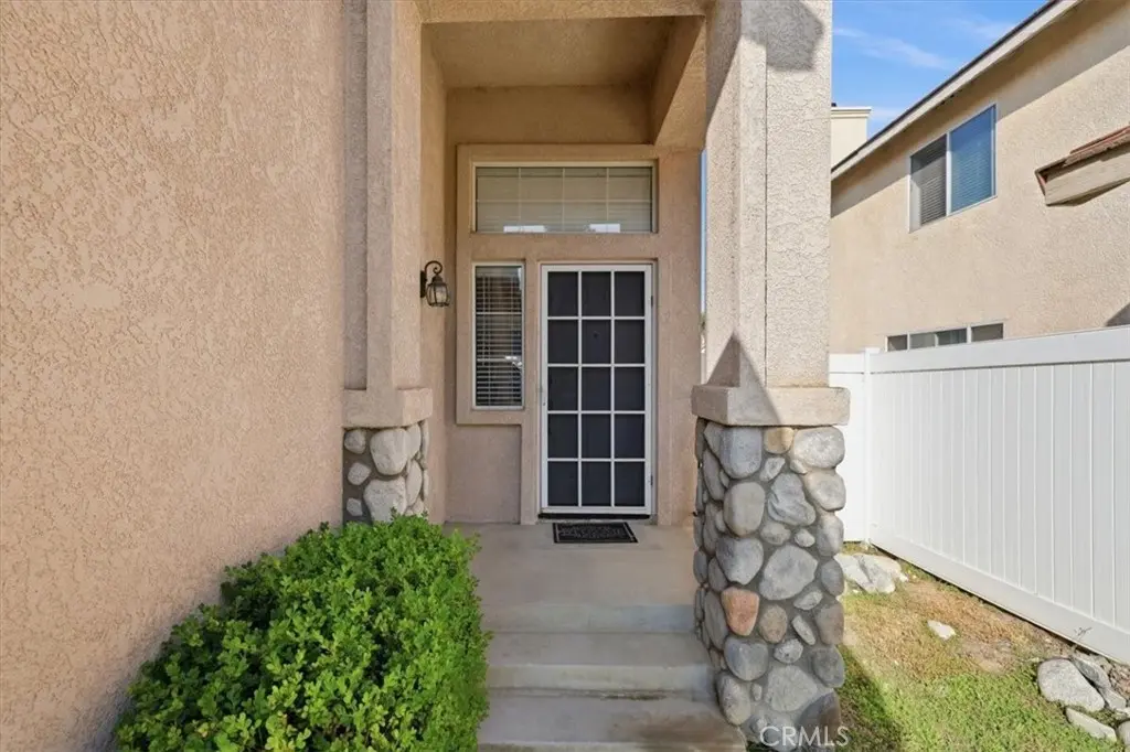 Residential Lease for rent at 930 Primrose, Corona, Riverside County, CA featuring 3 beds and 3 baths