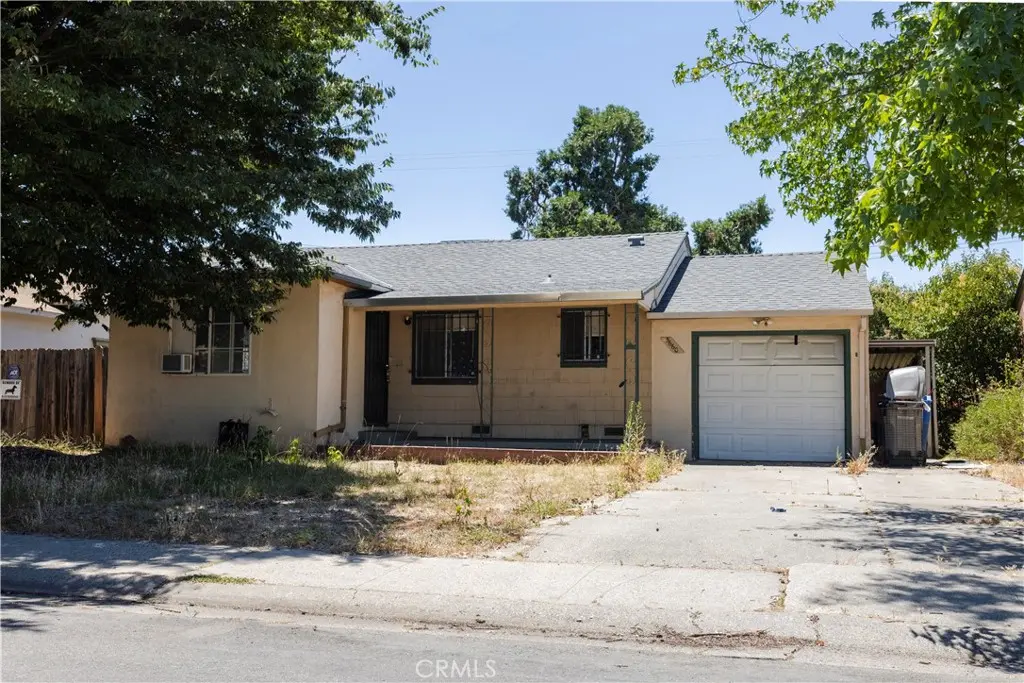 Single Family Residence for sale at 5660 40th Ave, Sacramento, CA featuring 2 beds and 1 bath