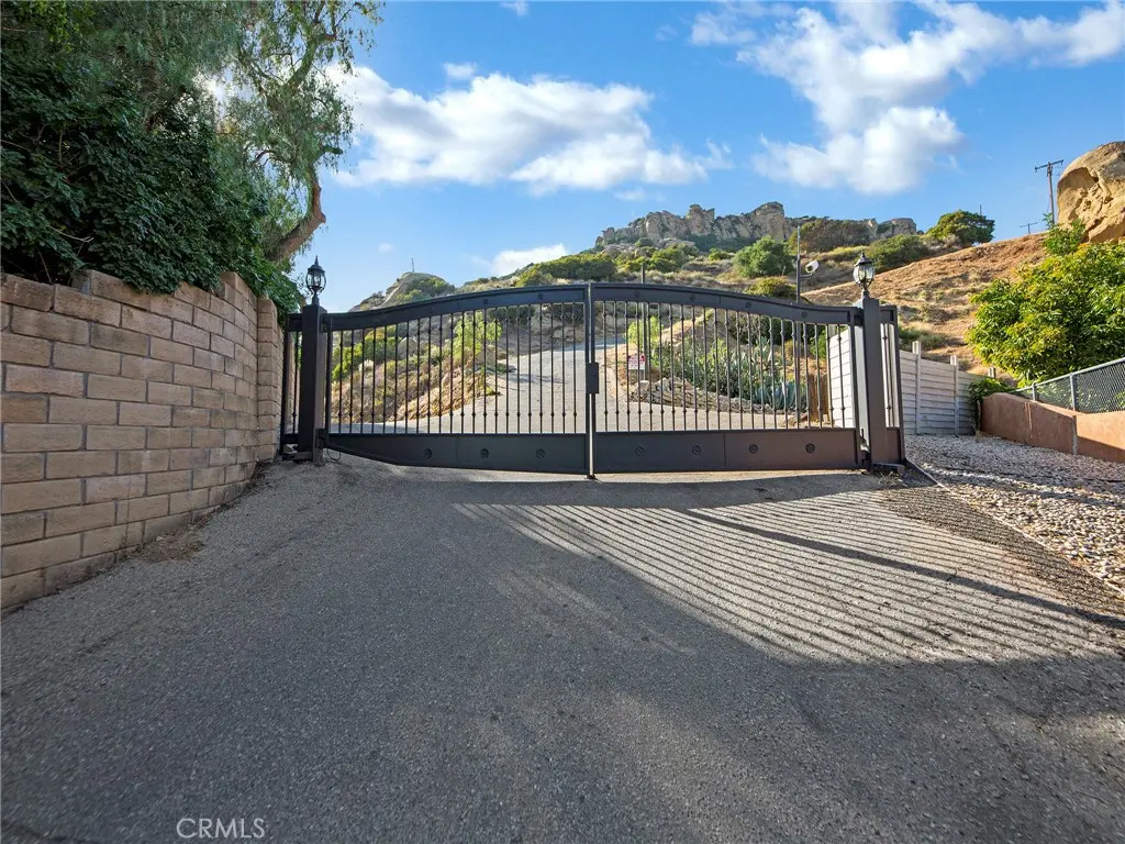 501 Thompson Avenue, Chatsworth, CA — listing photo 1