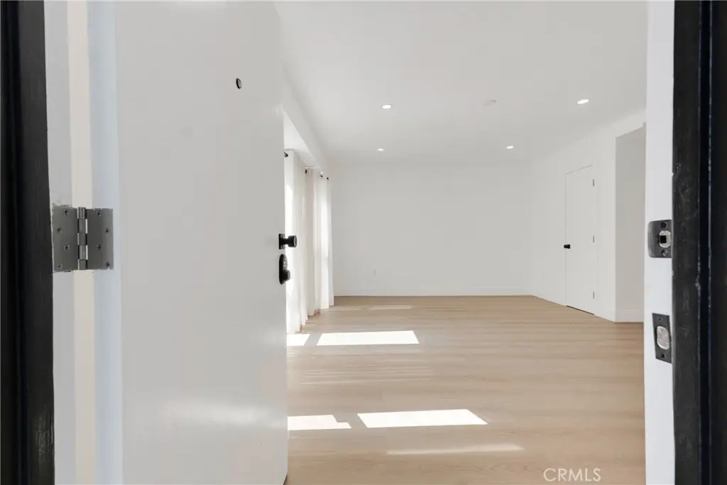 Residential Lease for rent at 6300 Orange Street 8, Los Angeles, Los Angeles County, CA featuring 1 bed and 1 bath