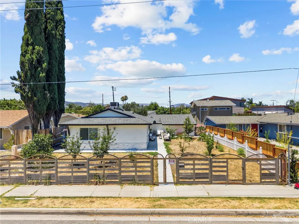 23817 Victory Boulevard, West Hills, CA — listing photo 1