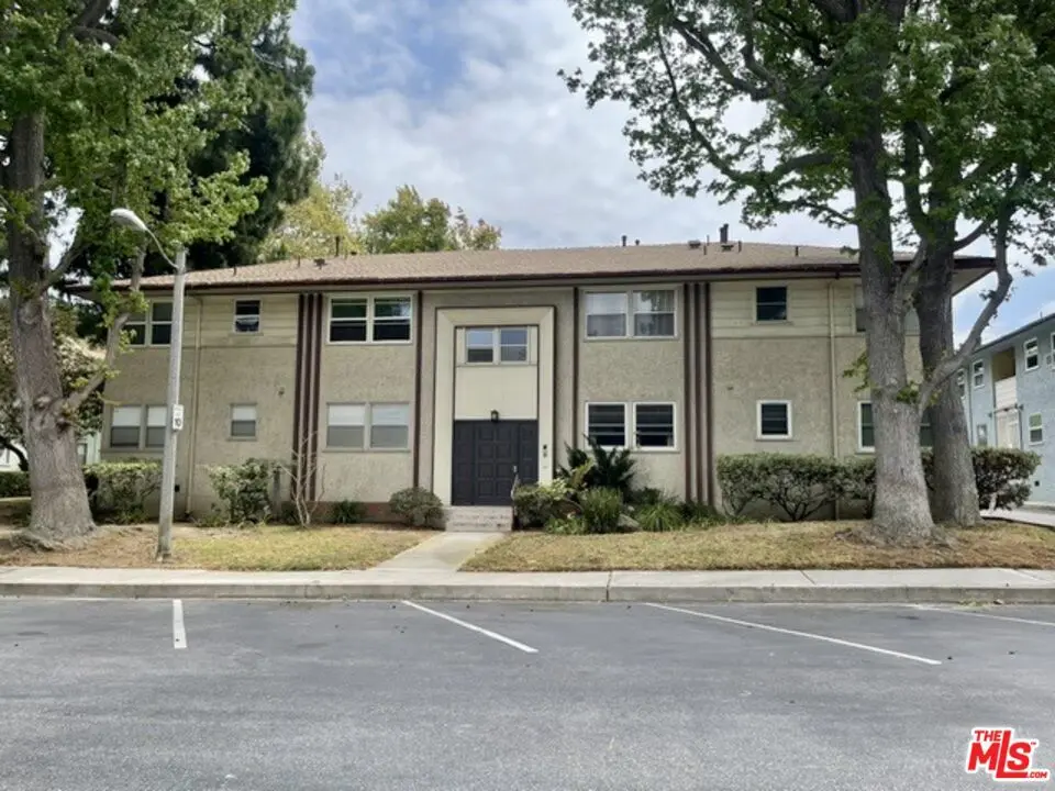 Residential Lease for rent at 5870 Bowcroft Street 2, Los Angeles, Los Angeles County, CA featuring 2 beds and 2 baths