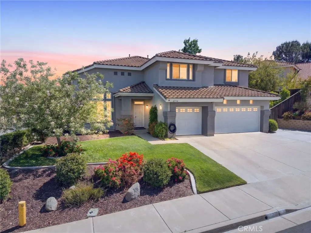 Single Family Residence for sale at 42734 Settlers Ridge, Murrieta, CA featuring 5 beds and 3 baths