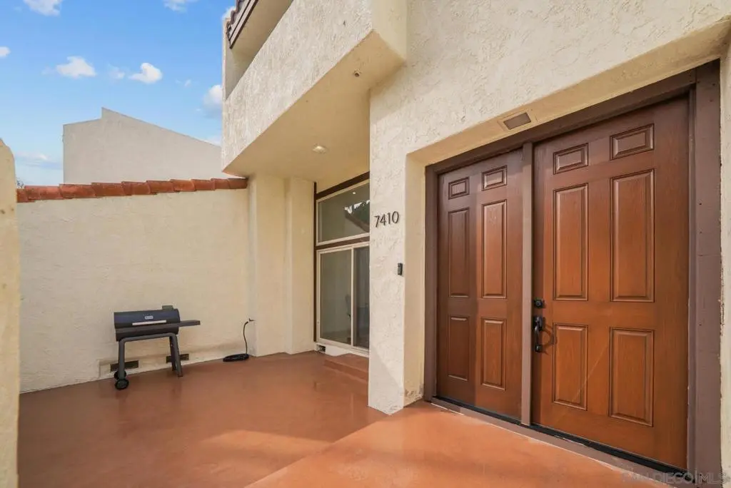 Residential Lease for rent at 7410 Caminito Carlotta, Del Cerro, San Diego County, CA featuring 2 beds and 3 baths