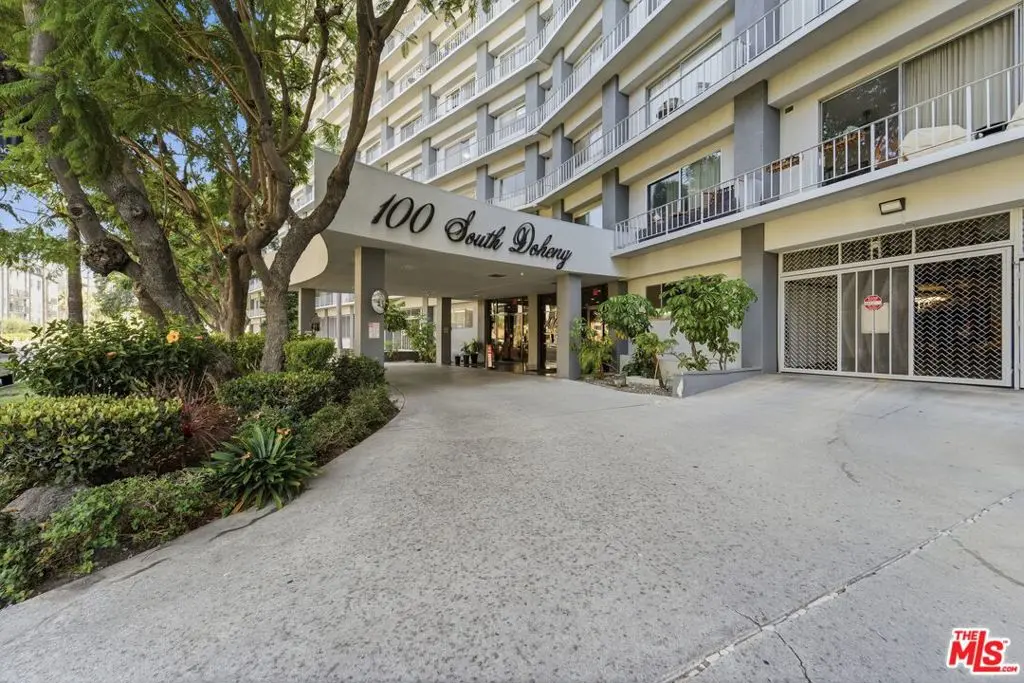 Residential Lease for rent at 100 S Doheny Drive 213, Los Angeles, Los Angeles County, CA featuring 2 beds and 3 baths